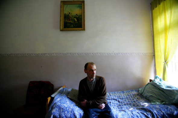 жизнь наркомана, гниющие наркоманы, наркоман в семье